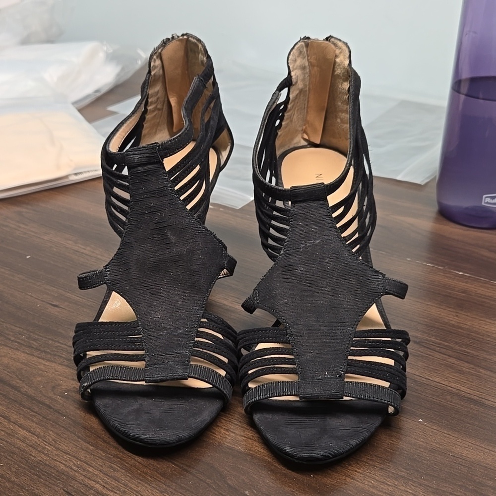 Nine West Size 8.5 Black Strappy Heeled Sandals